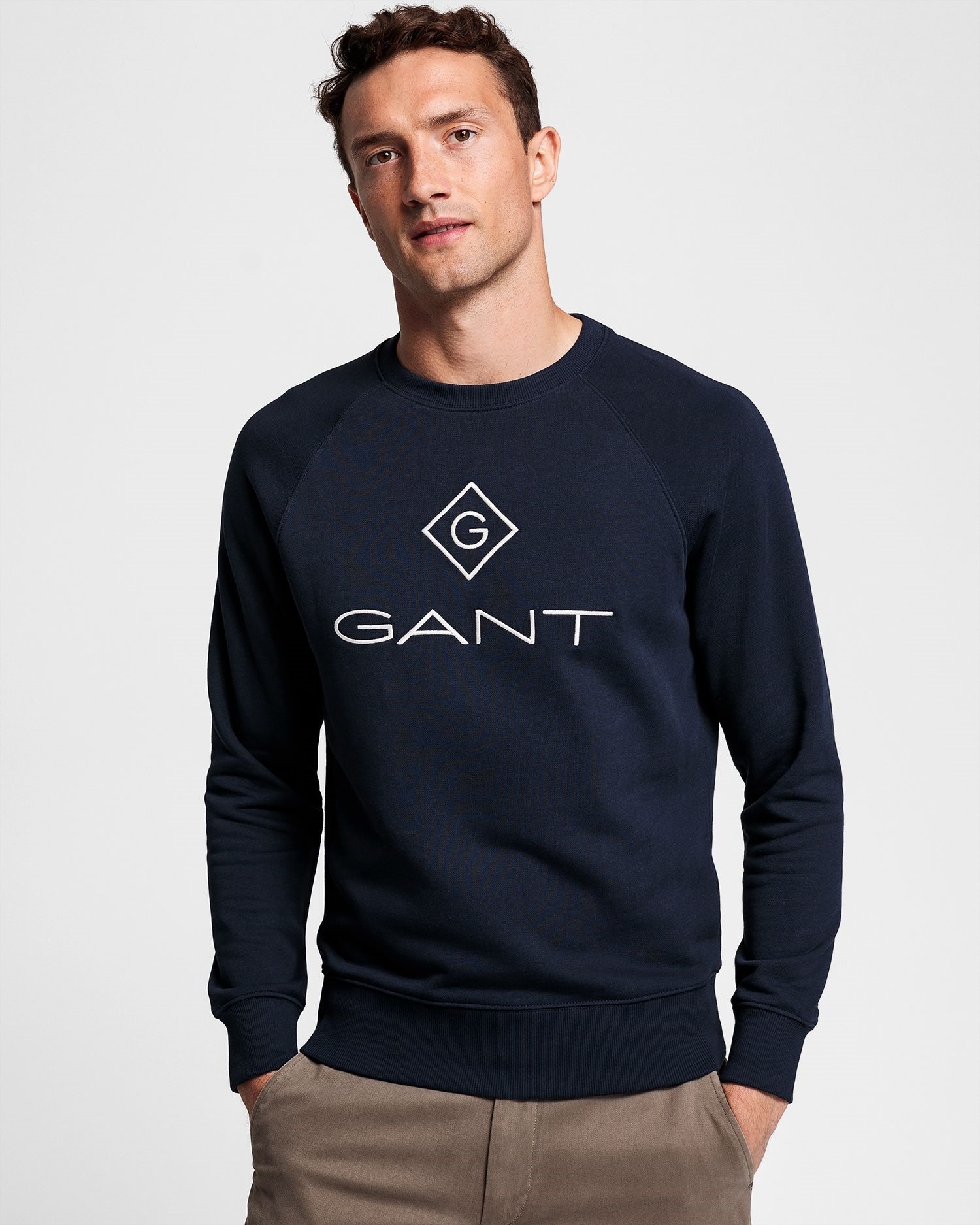 Gant Men's Logo Crew Neck Sweatshirt Evening Blue | Port Phillip Shop